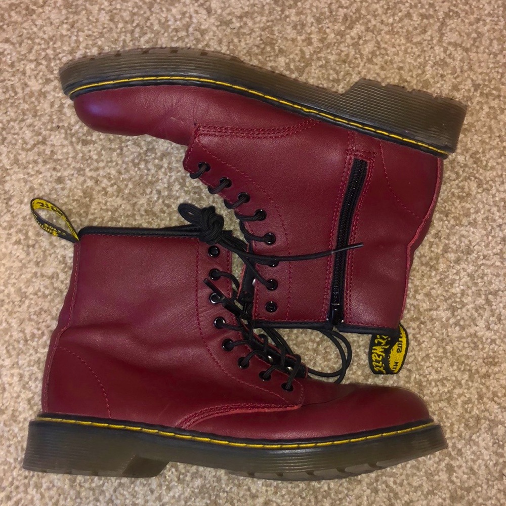 DR. MARTENS JR 1460 SOFTY T LEATHER LACE UP BOOTS